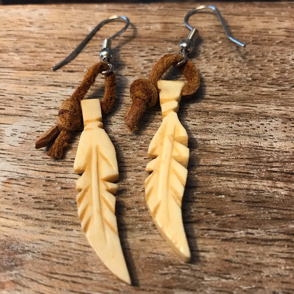 🦅 Carved Bone Southwest Feather Earrings 🦅